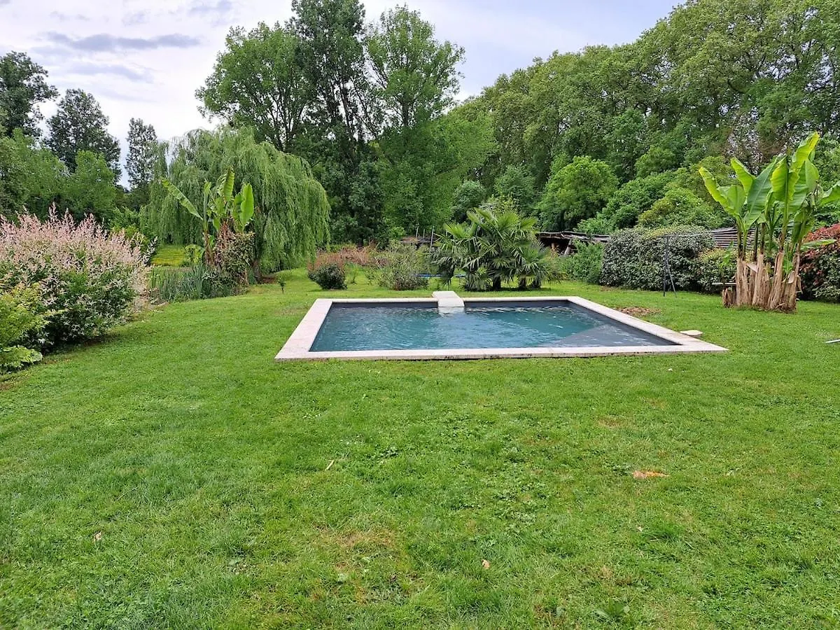 Maison Au Calme Saramon Vakantiehuis